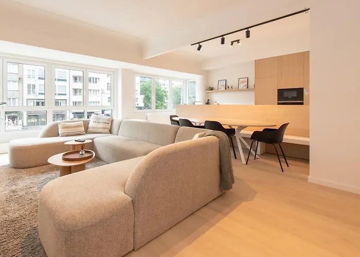 Deluxe 4 Rooms Apartment With Casino View At The Beach And Free Parking